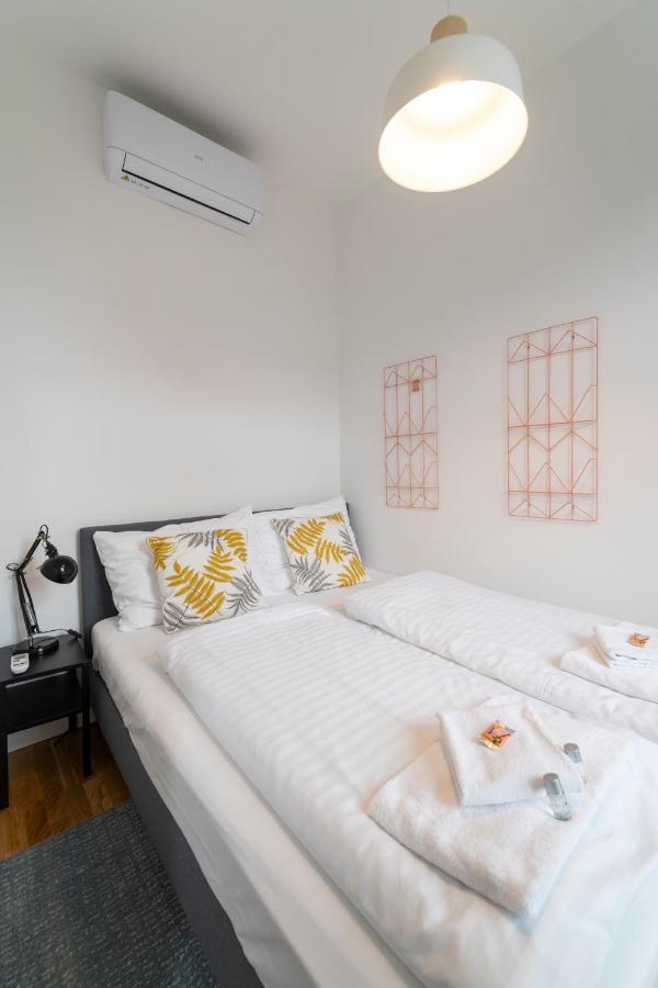 Josef's I Comfort I Metro Access Apartment